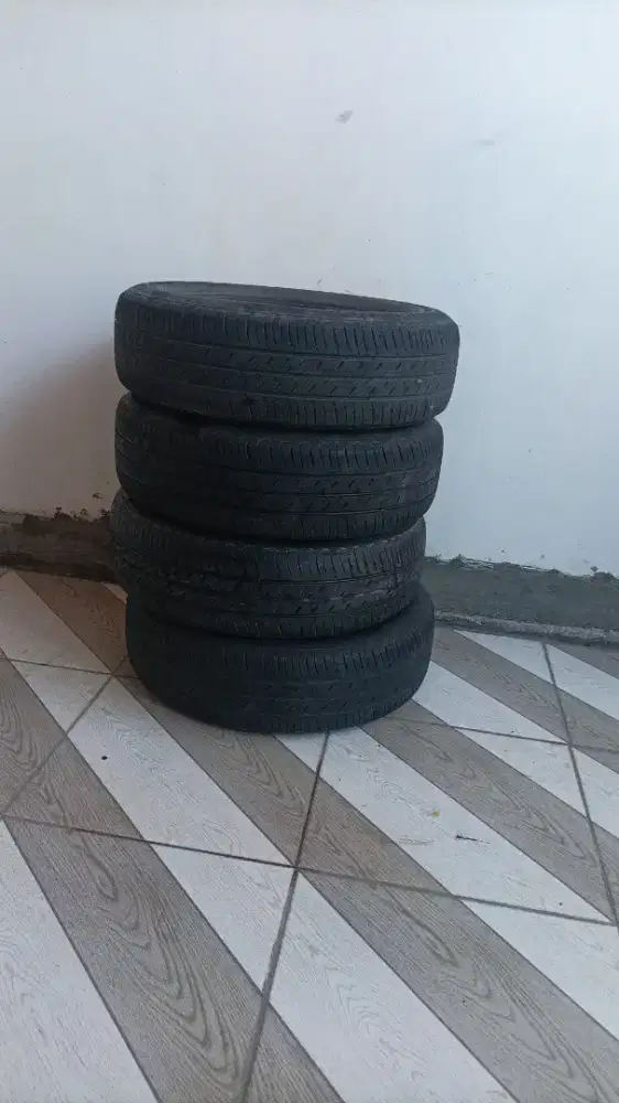 Ban bekas merk Bridgestone ring 14
