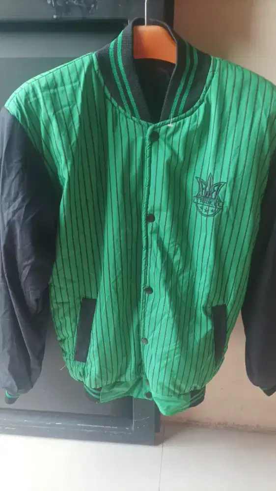 Jaket baseball parasut