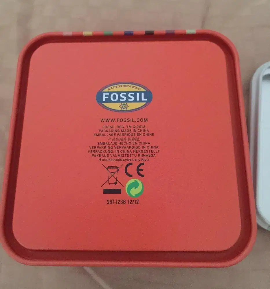 Jam tangan wanita merk Fossil