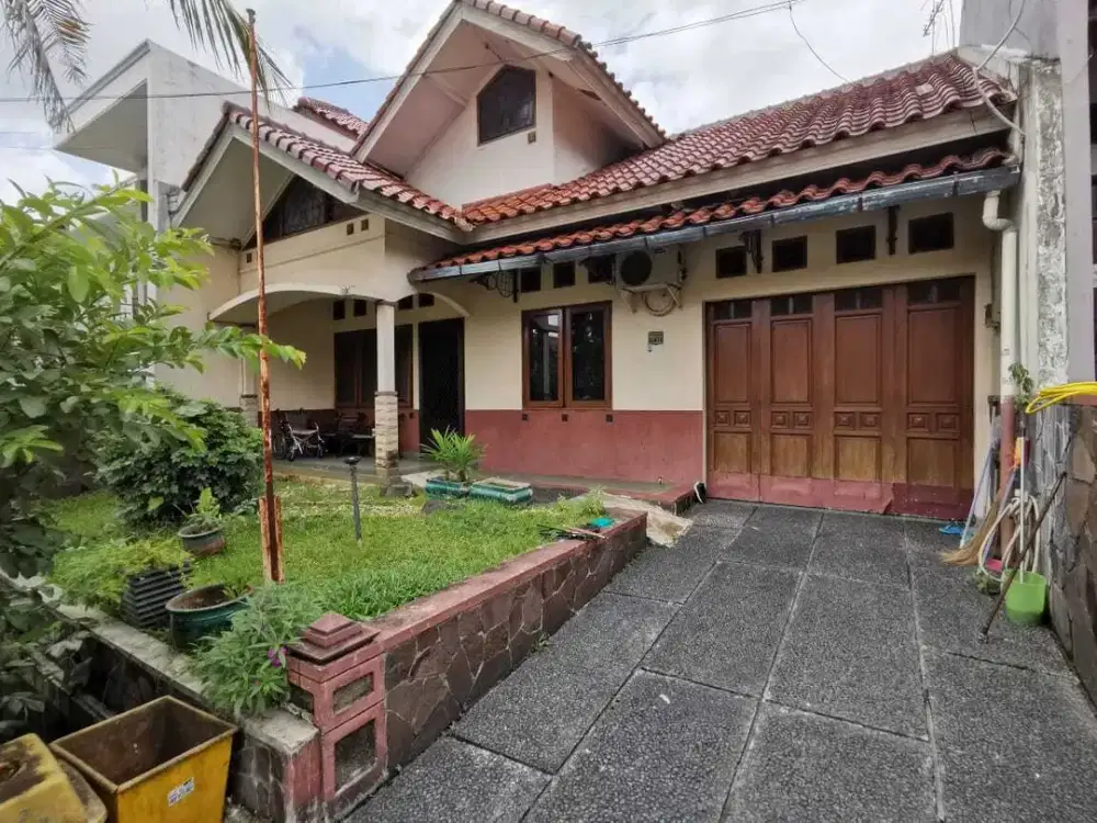 Rumah Mewah Strategis Pesona Khayangan Margonda Depok