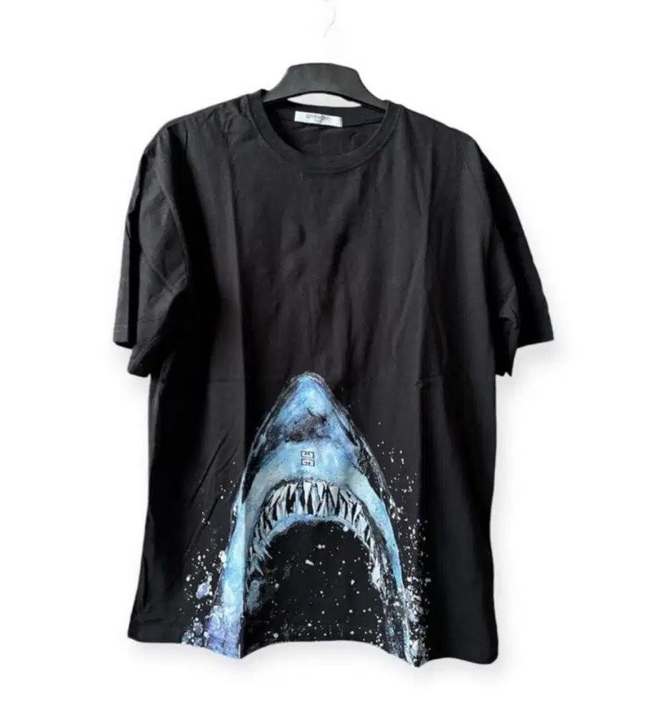 Kaos Tshirt preloved bal hitam xl-xxl(72x57) hiu Givenchy