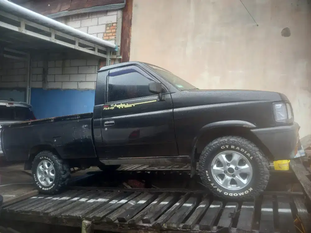 Mobil isuzu panther