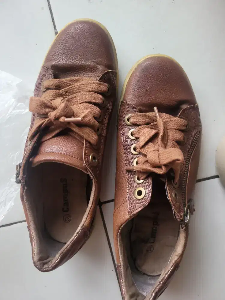 Sepatu kulit eropa