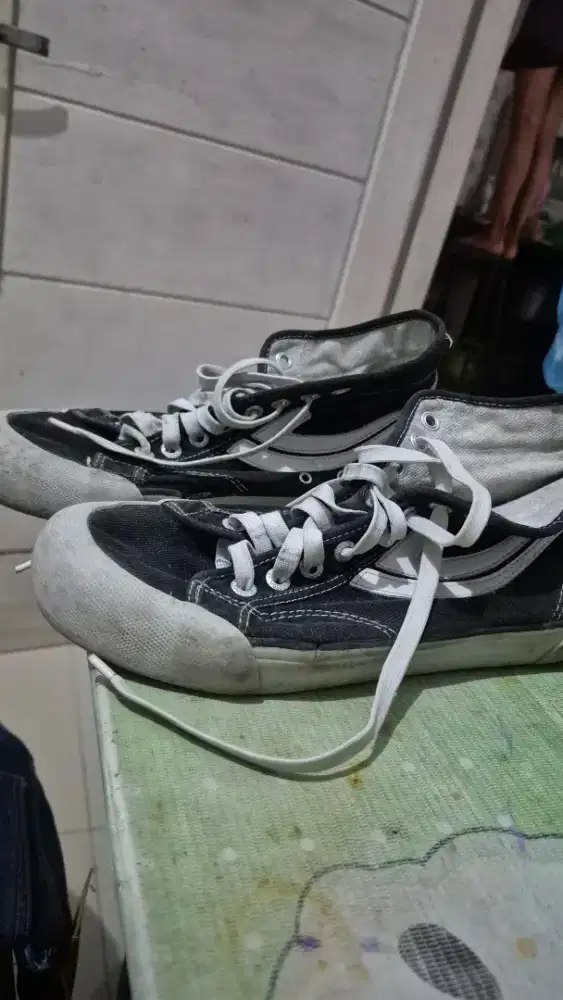 Sepatu sneakers second converse sandal gunung