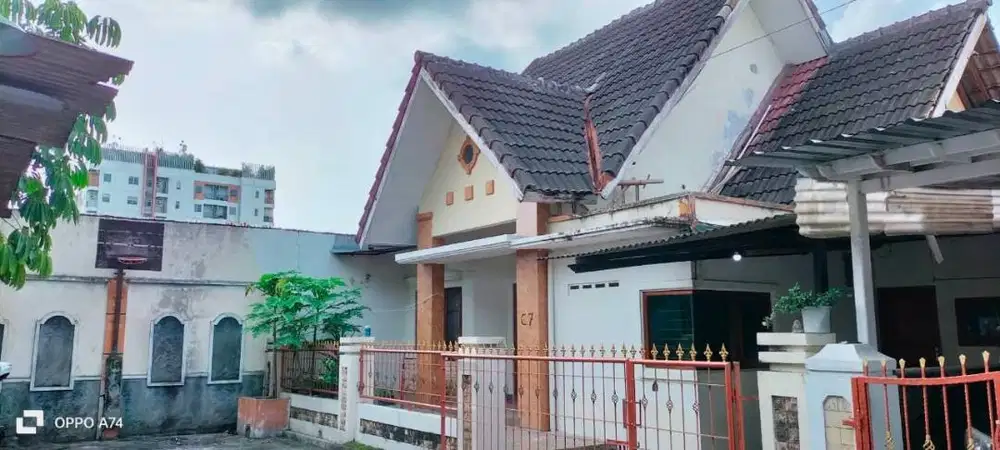 Rumah Strategis di kota
