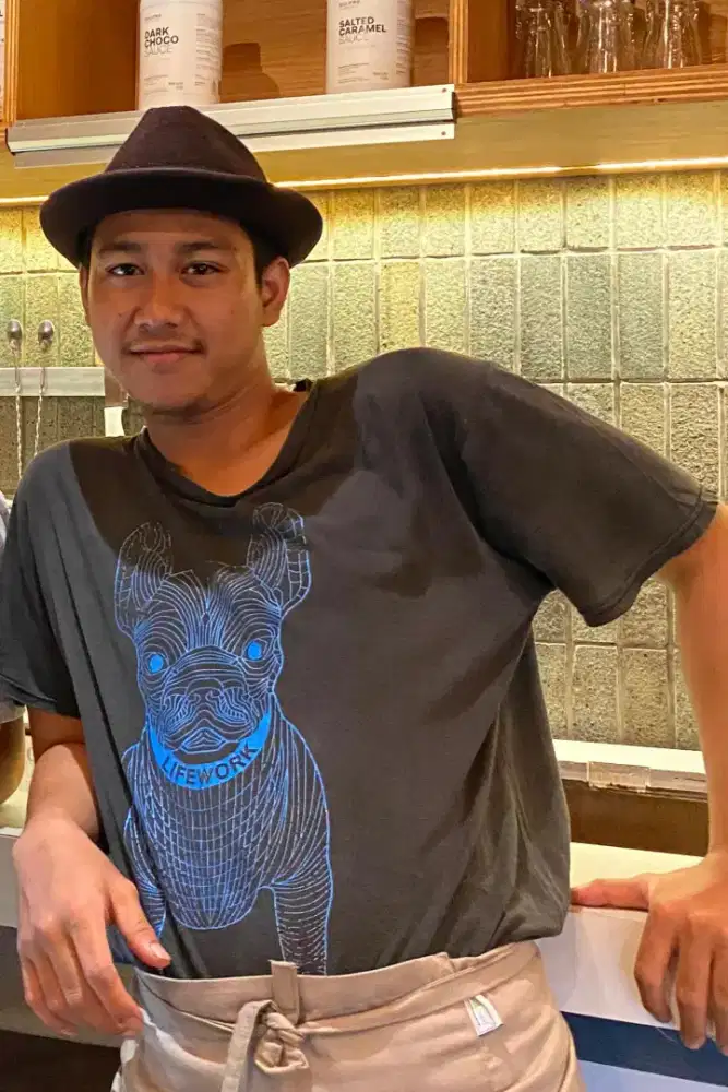 Mencari lowongan pekerjaan sebagai barista, cook helper, steward