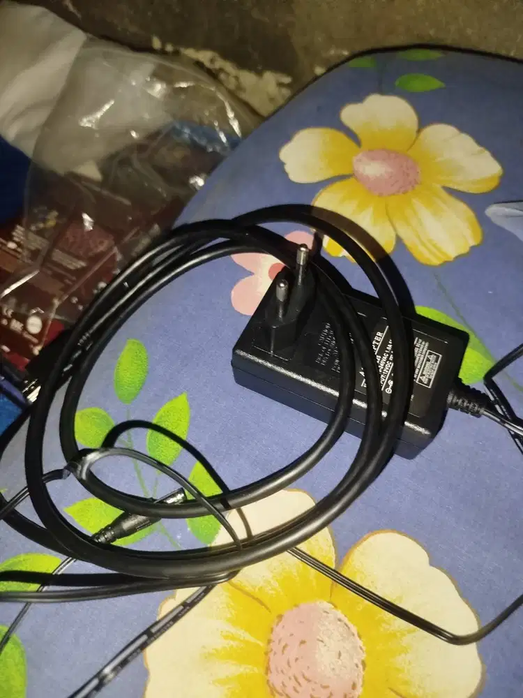 jual murah monitor masi mulus minus kotak nya gaada