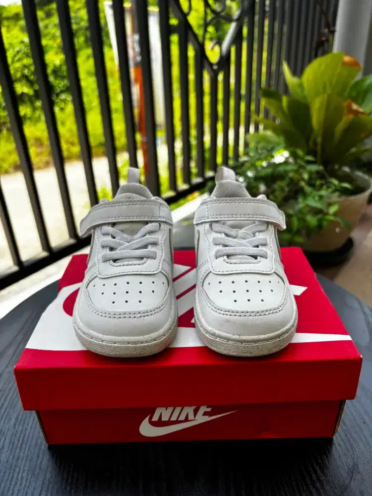 Sepatu NIKE Court dan Sendal Nike Kawa Slide