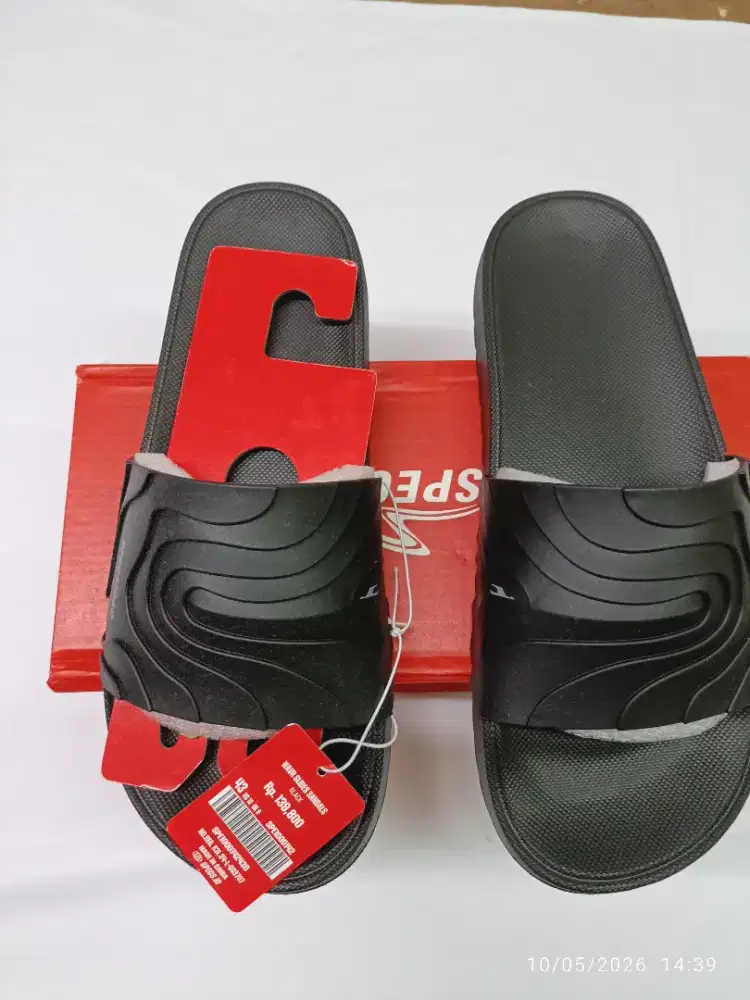 Sandal SPECS  warna hitam