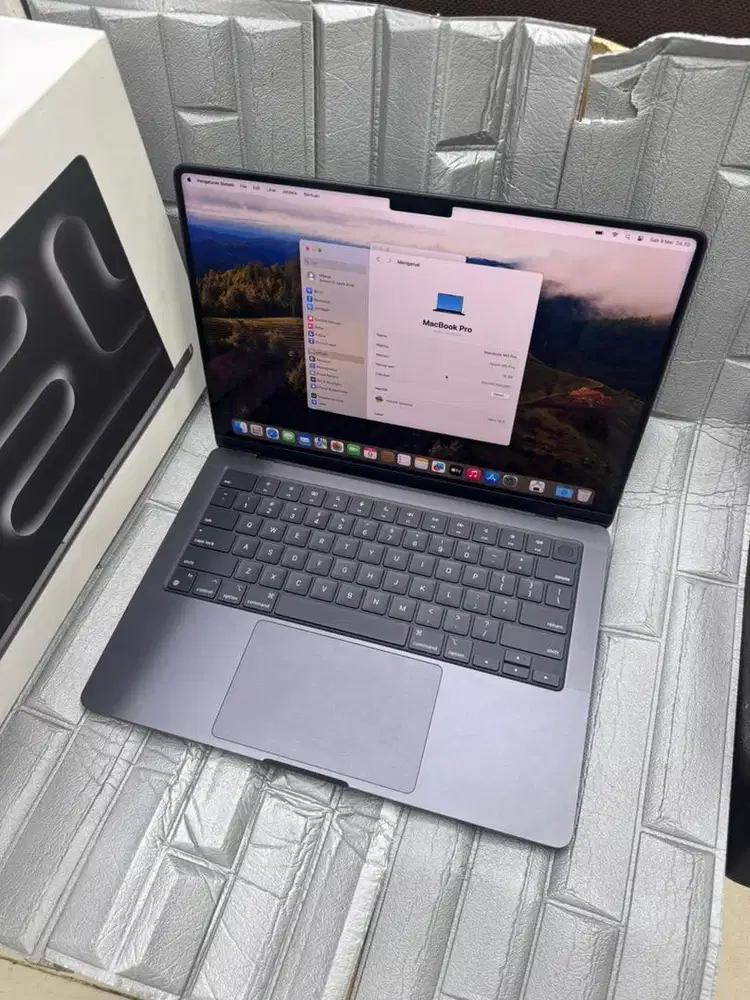MACBOOK PRO M3 PRO 14 18/1TB resmi ibox used