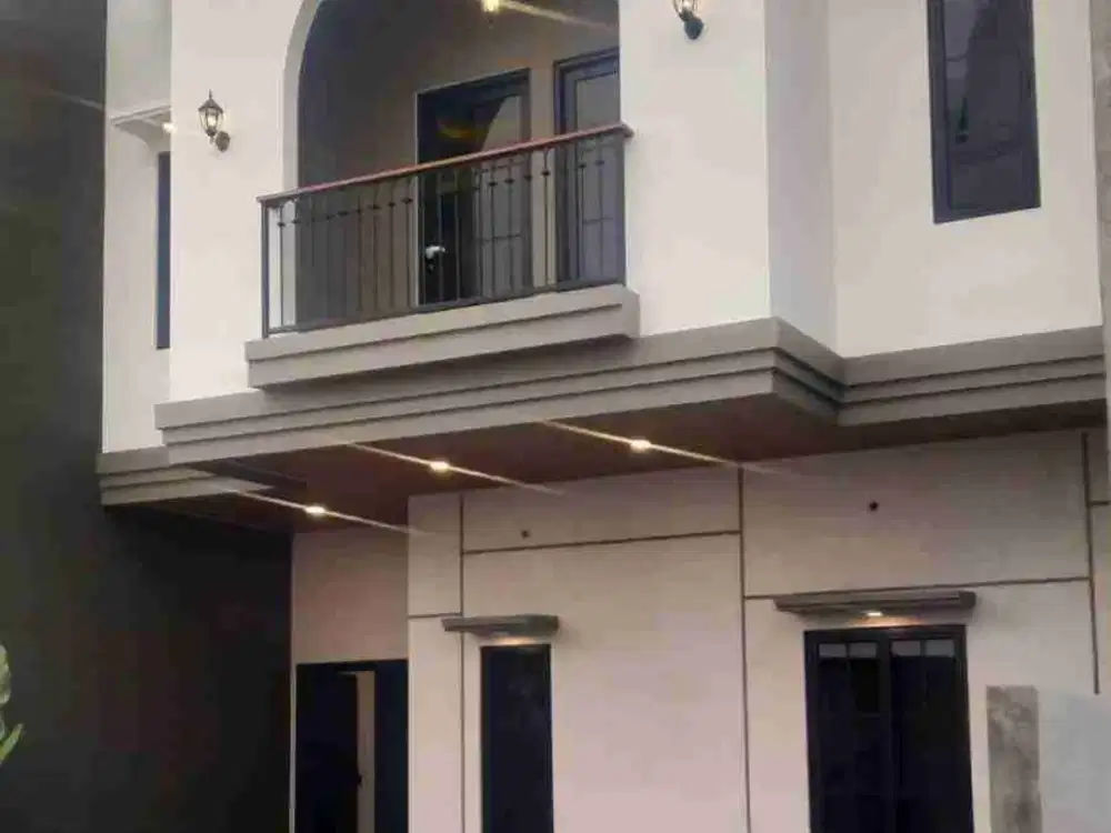 Rumah 2.5 Lantai SHM Casamora Jagakarsa 3+1 Kamar Luas 170m