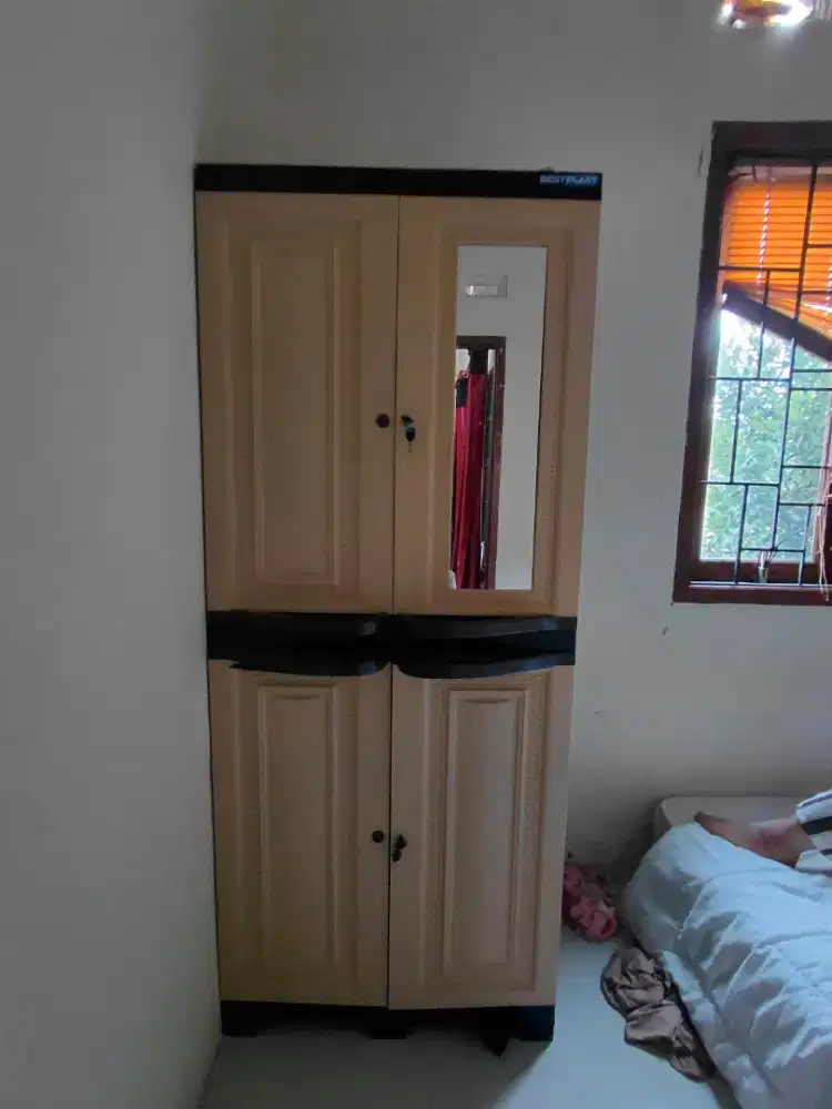 Lemari 2 pintu bahan plastik
