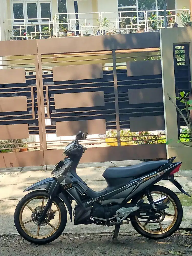 Supra x 125 FI tahun 2008 plat z/tt boleh gan cash lebih bagus