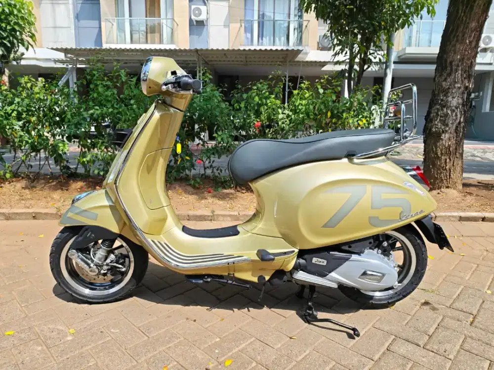 Vespa Primavera 75 Anniversary 2021