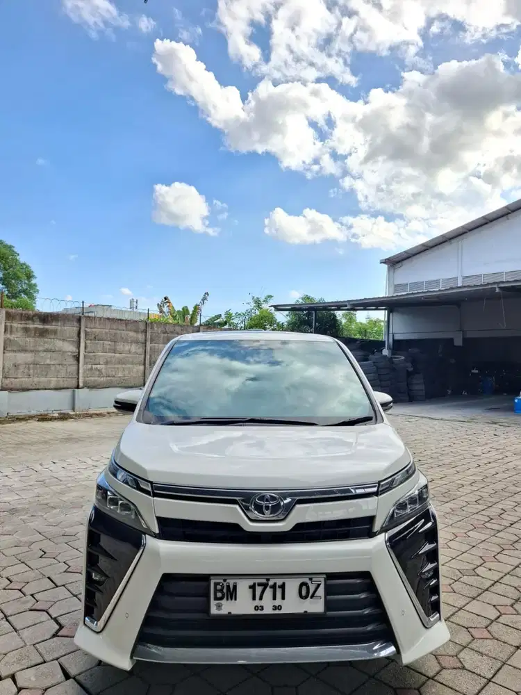 Voxy 2018 matic. Km 90rb antik