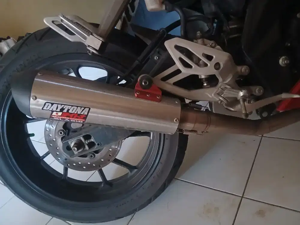Kenalpot motor Dytona original