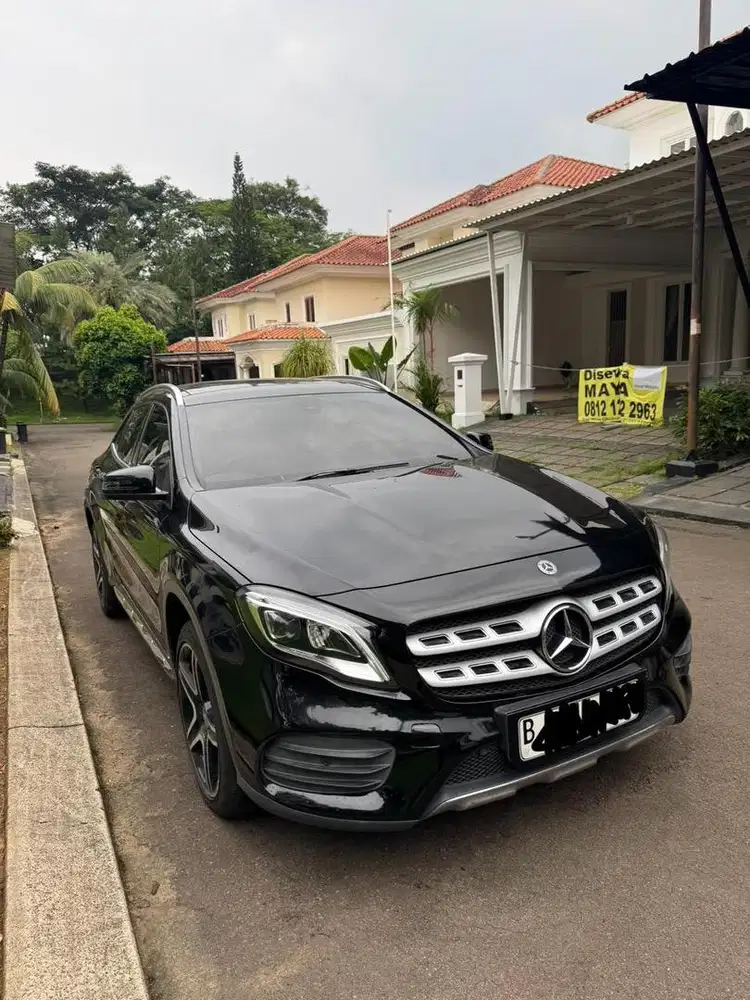 Dijual Mercedes-Benz GLA 200 AT 2018 X156 Facelift Black On Black