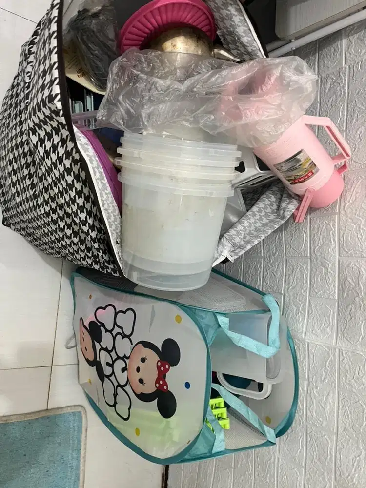 Campur toples wadah plastik tupperwre