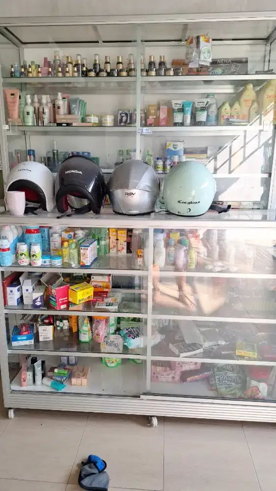 Etalase berbagai macam ukuran