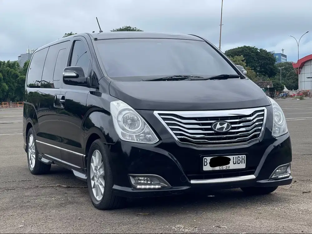 HYUNDAI H1 ROYALE DIESEL AT 2015 HITAM