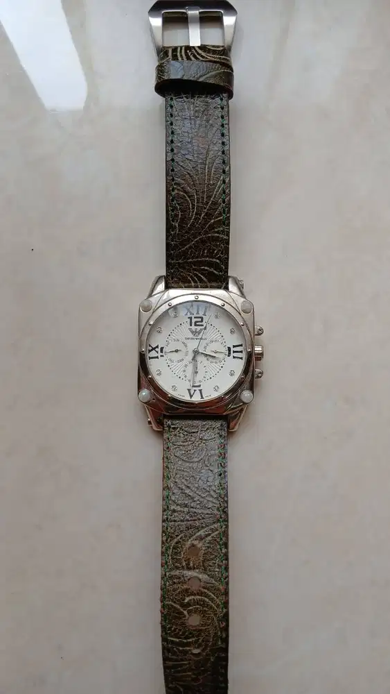 Jam automatic emporio armani mesin jalan tapi sebentar perlu servis