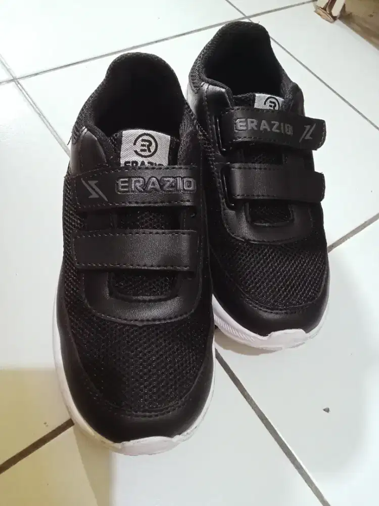 Sepatu laki laki
