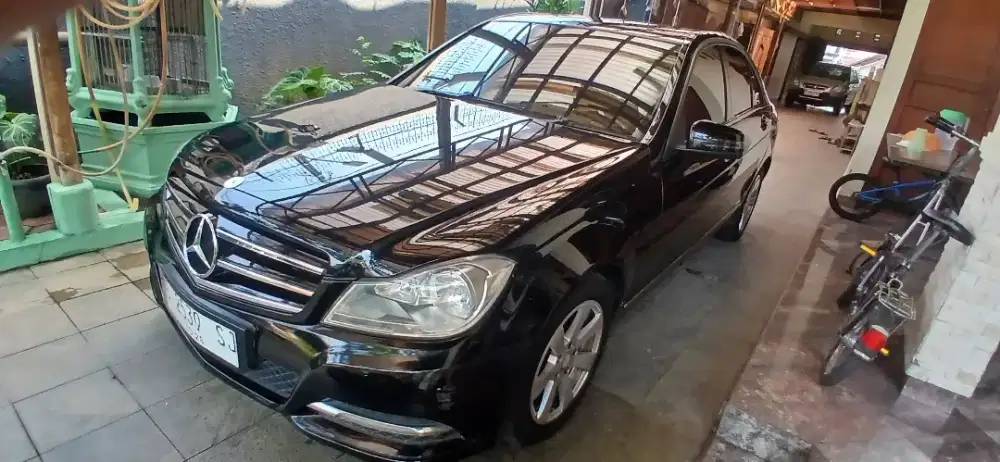 Mercy C200 CGI 2013, hitam