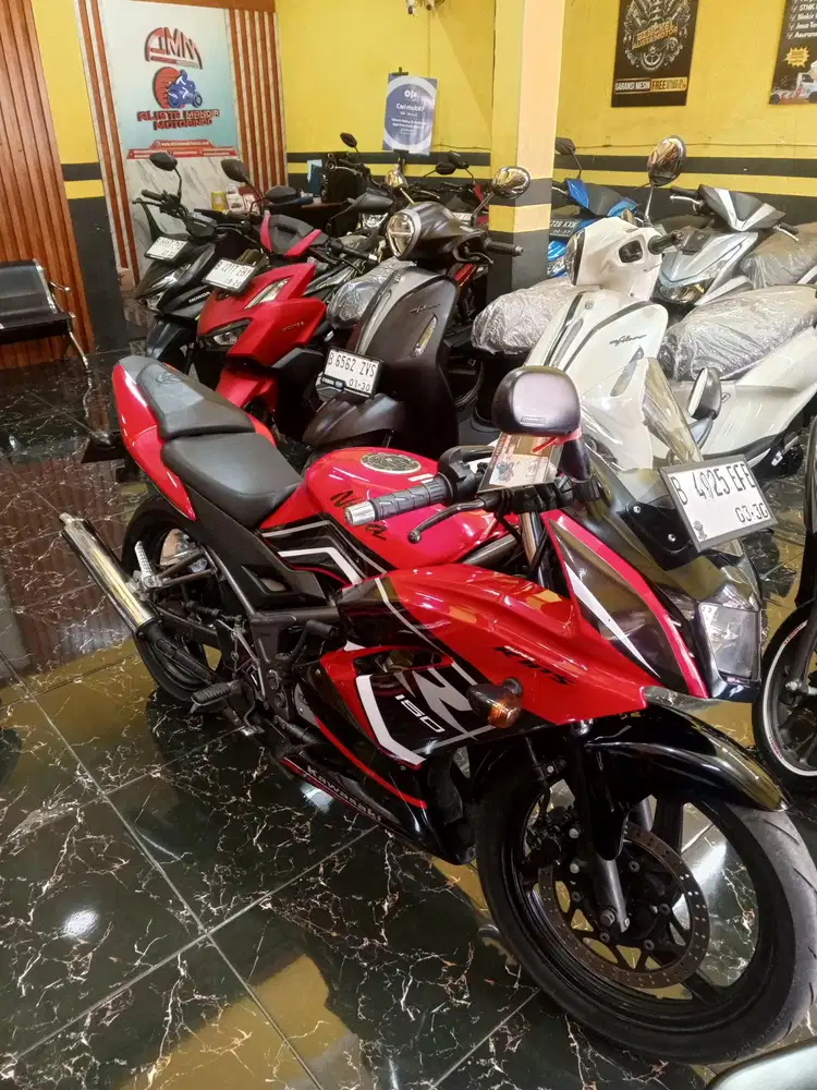 NINJA 150RR 2013.MESIN BODY KAKI2 PRIMA.PJK ON.BISA ANTAR BYR DIRUMAH.