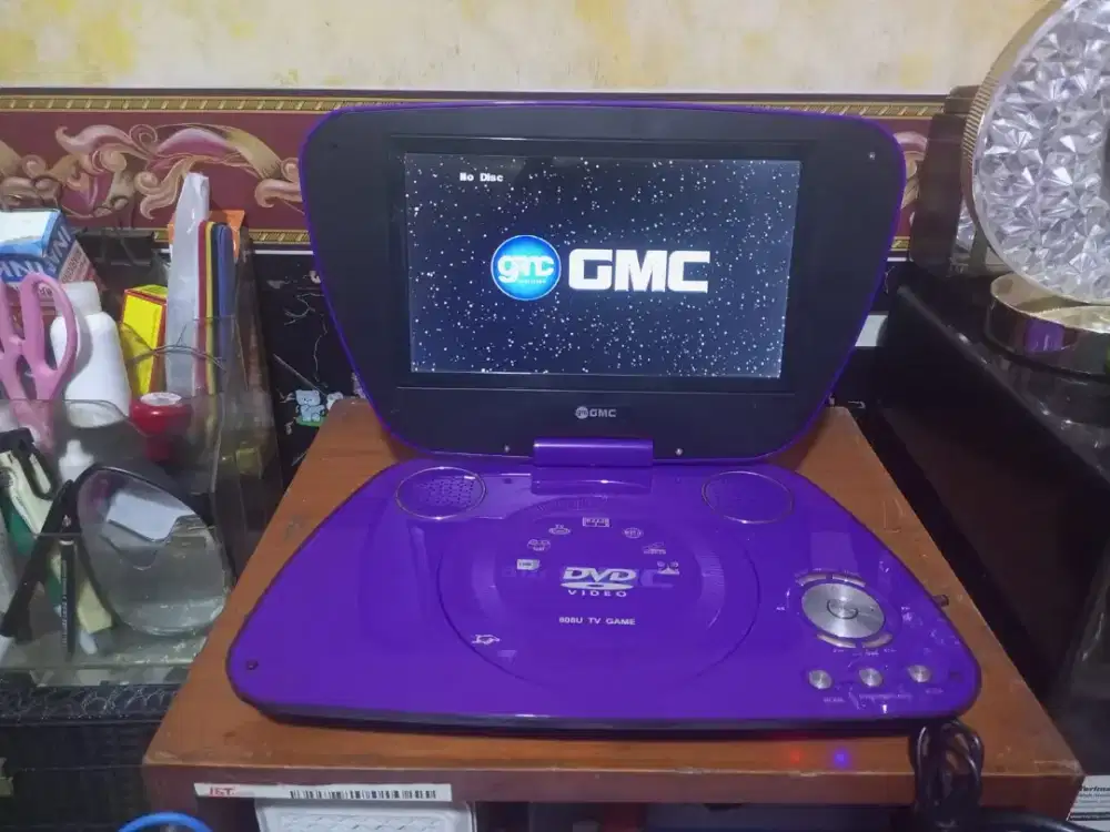 DVD portable GMC 808U 9 inc