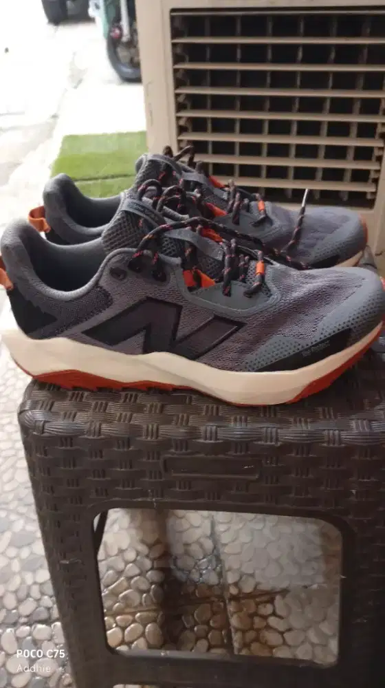 Sepatu running new balance