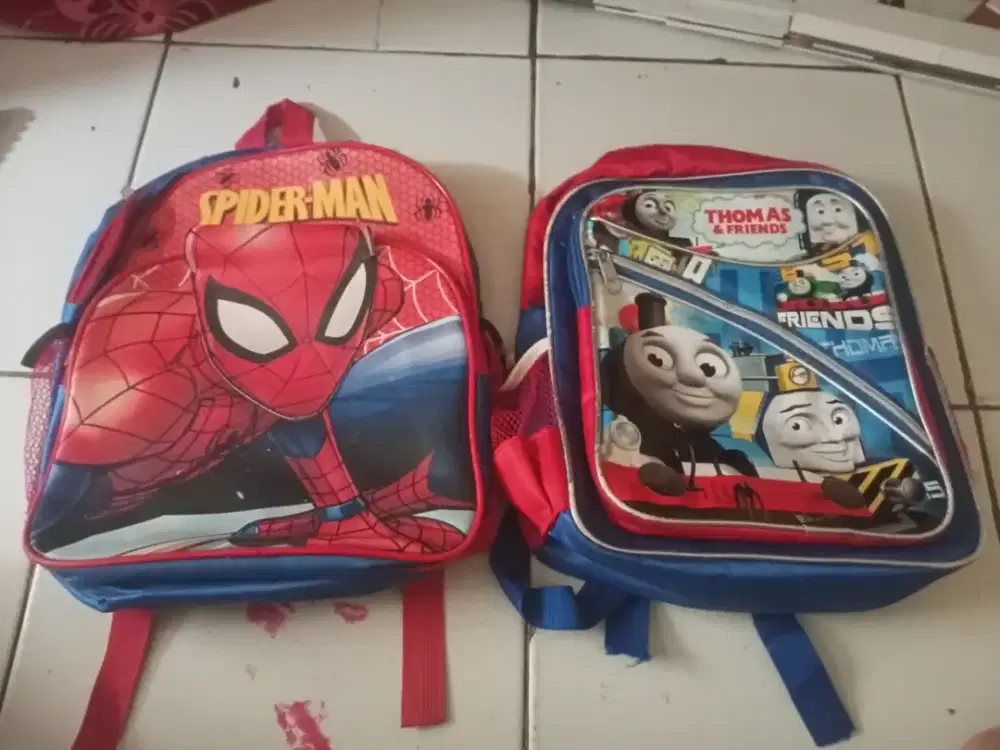 Tas anak sekolah