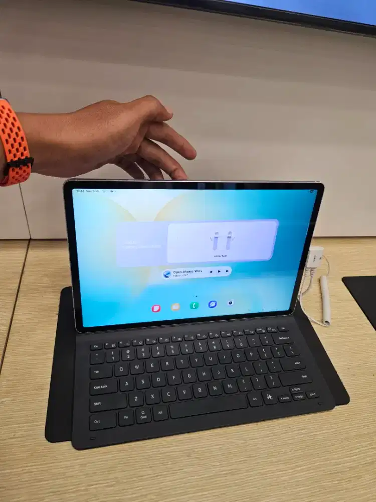 SAMSUNG TAB S10 FE+ BONUS BUDS CORE, CHARGER & SPEAKER PREMIUM