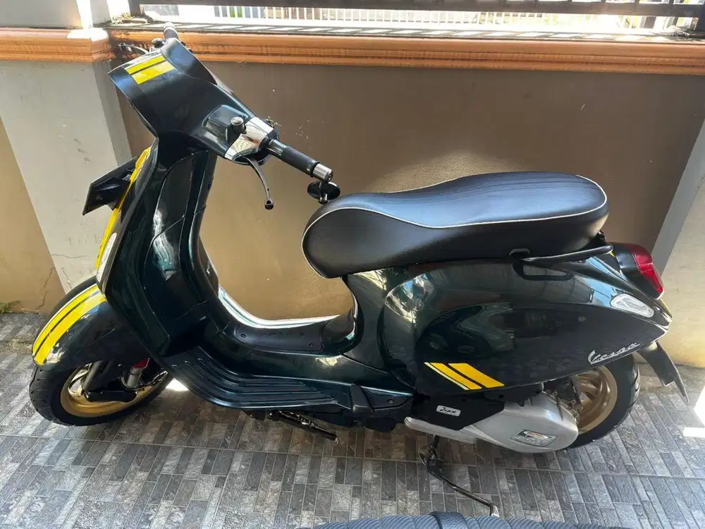 Vespa sprint racing sixties