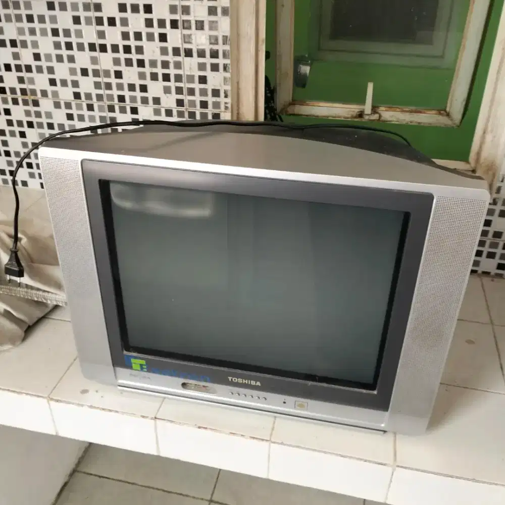 TV tabung masih nyala