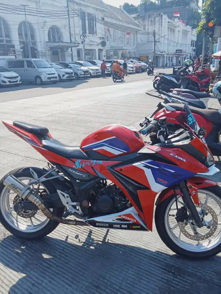 Jual cepat motor CBR 150R tahun 2017