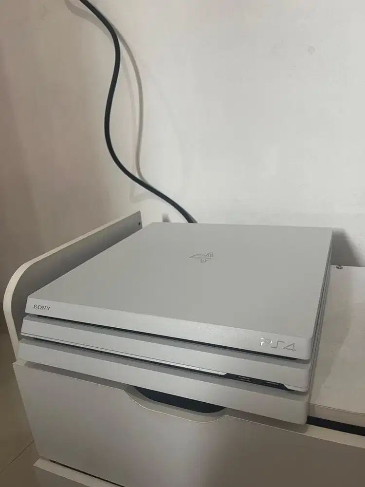 PS4 Pro 1TB Firm 12.52