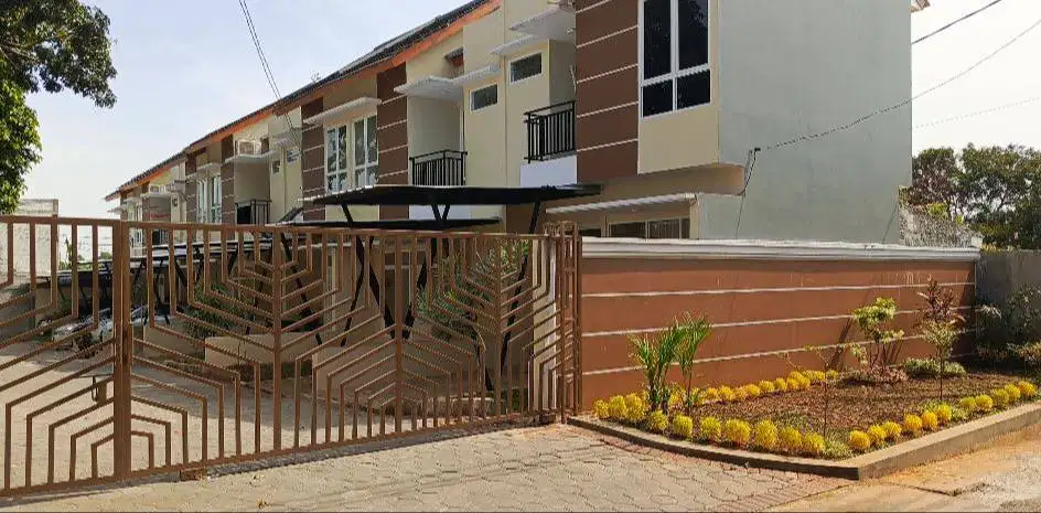 Dikontrakkan Rumah 2 Lantai di Puri Almeera 2