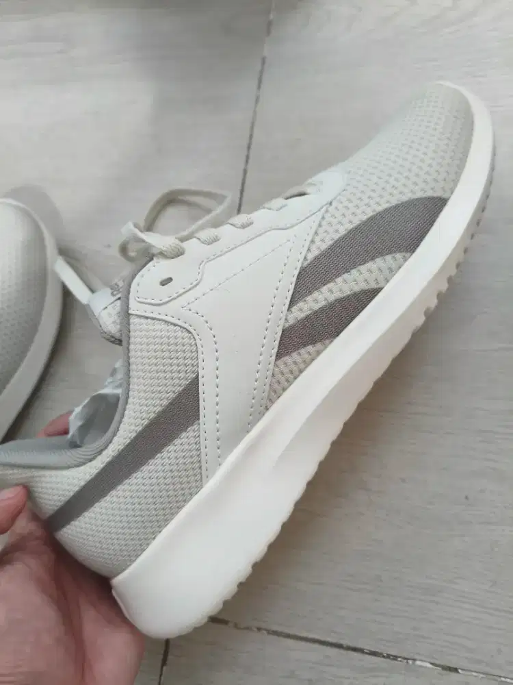 Sepatu Olah Raga Reebok