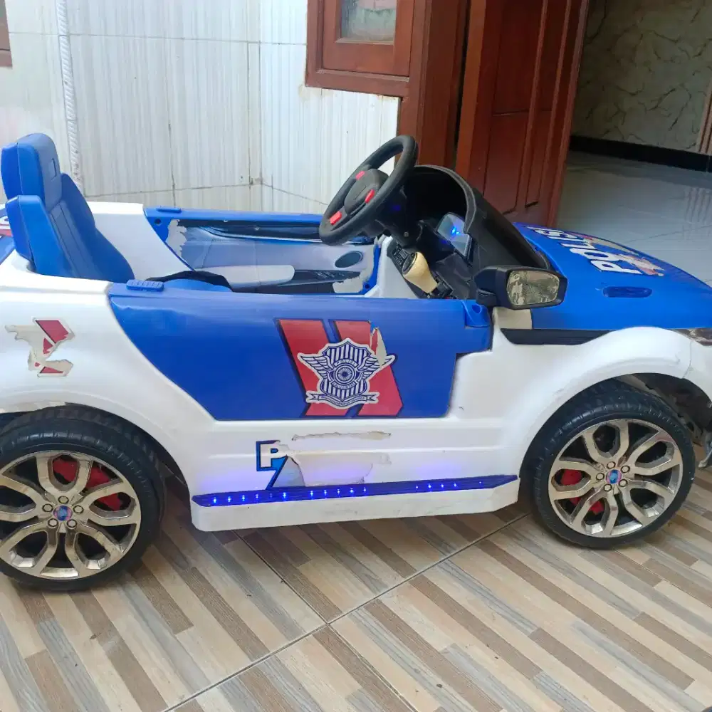 Mobil aki anak bekas