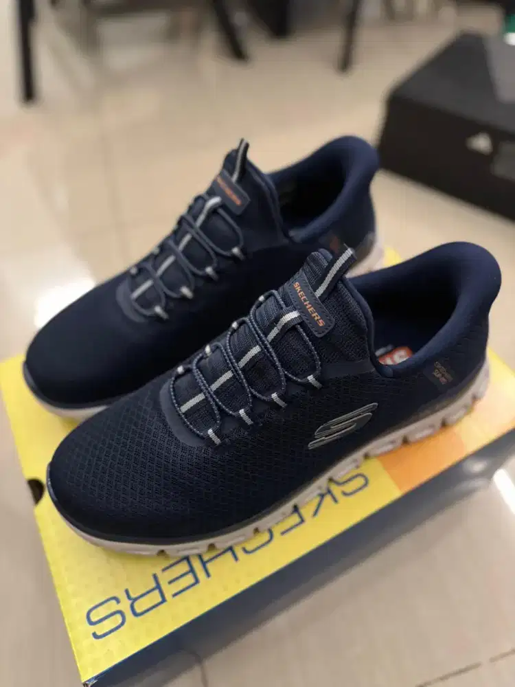 Skechers ukuran 44 

Harga 450 
Non box