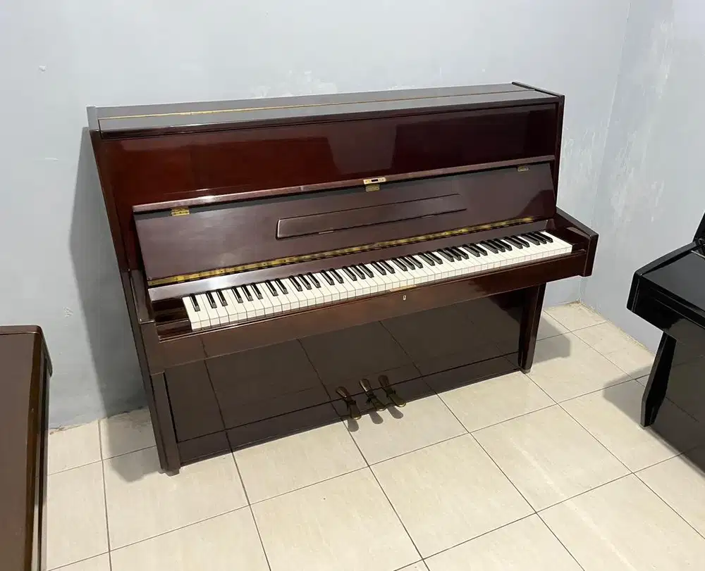 Piano Hsinghai Coklat