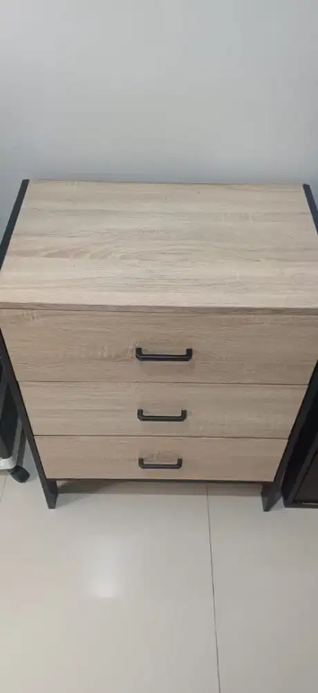 Nakas atau laci susun serbaguna