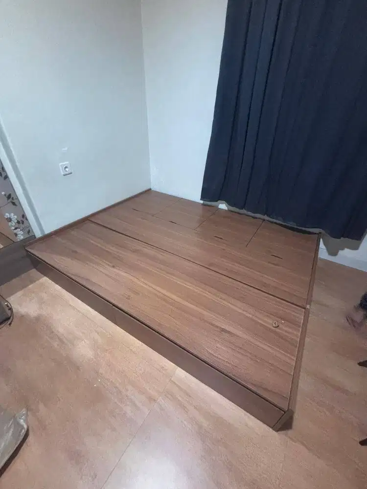Dipan Kasur Kayu 160x200 SAKHA V1 BED QUEEN 1620 AT-BQ06 WALNUT