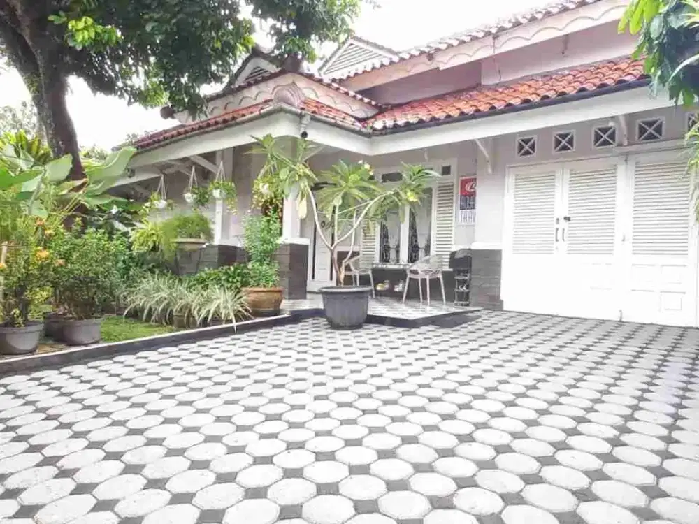 JUAL RUMAH CIPAYUNG JAKARTA TIMUR SHM MEMILIKI RUANG TERBUKA RAPI SIAP HUNI