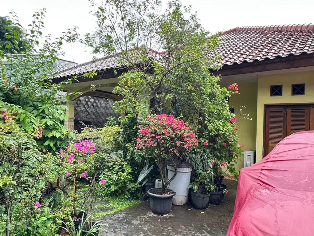 FOR SALE RUMAH LAMA DI GANDARIA KEBAYORAN BARU (HITUNG TANAH)
