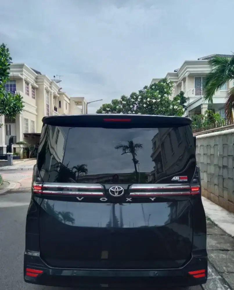 Toyota Voxy antik Low Km Low price