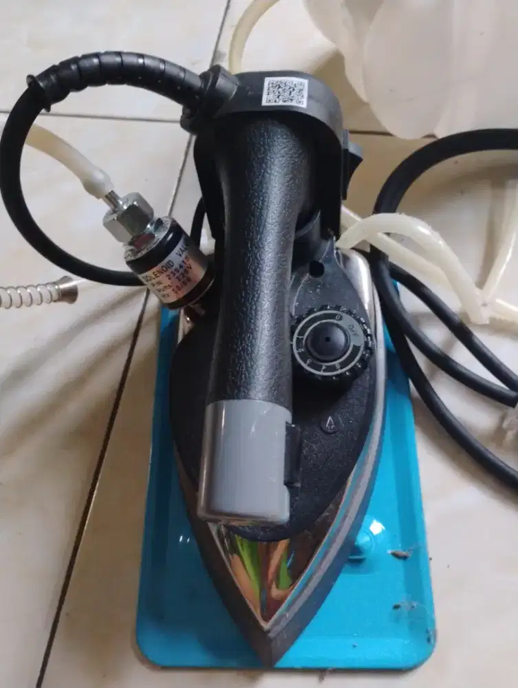 Setrika uap ES 300
