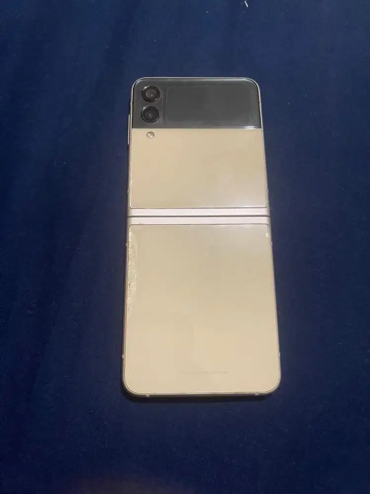 Galaxy Flip 3 5G ram 8/256 unit only