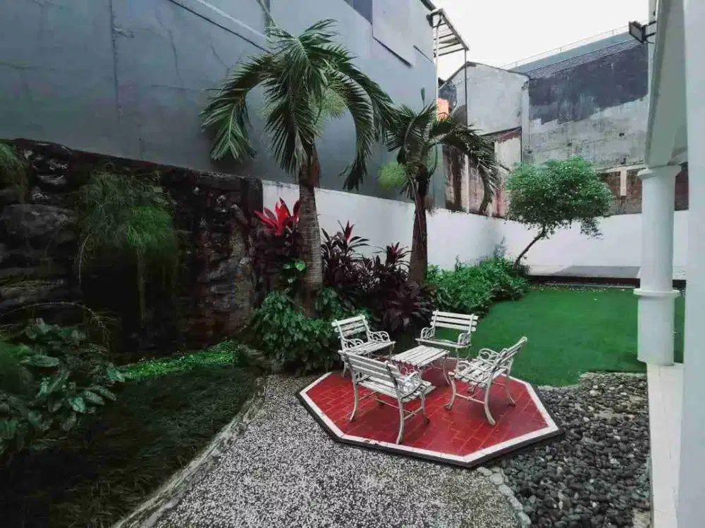 Rumah dengan halaman belakang luas di Perkici Sektor 5.