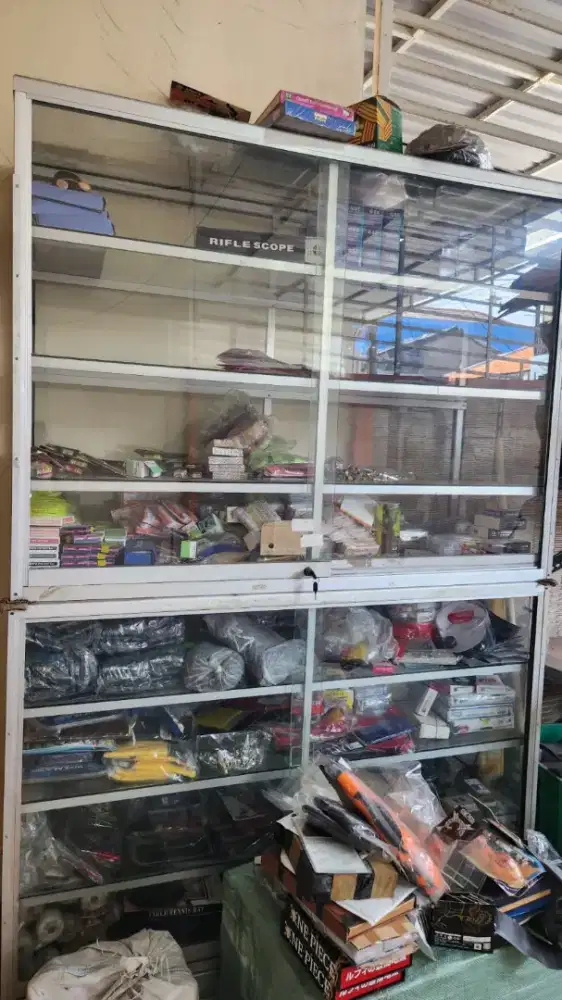 Etalase UK 1 meter ada : 2 PCS BORONGAN TIDAK ECER..